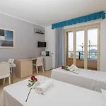 公寓式酒店 Sirina House 陶尔米纳