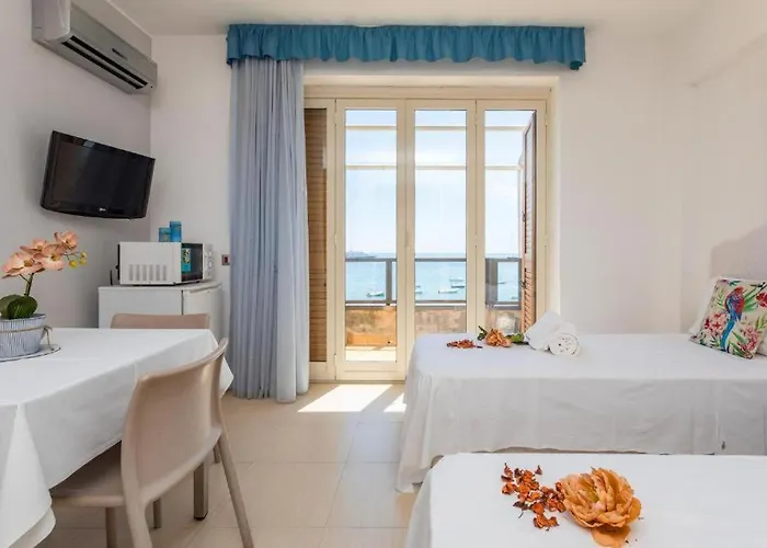 Ξενοδοχείο με διαμερίσματα Sirina House 3*