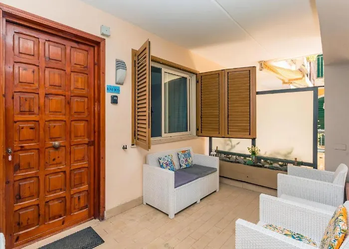 Ξενοδοχείο με διαμερίσματα Sirina House 3*